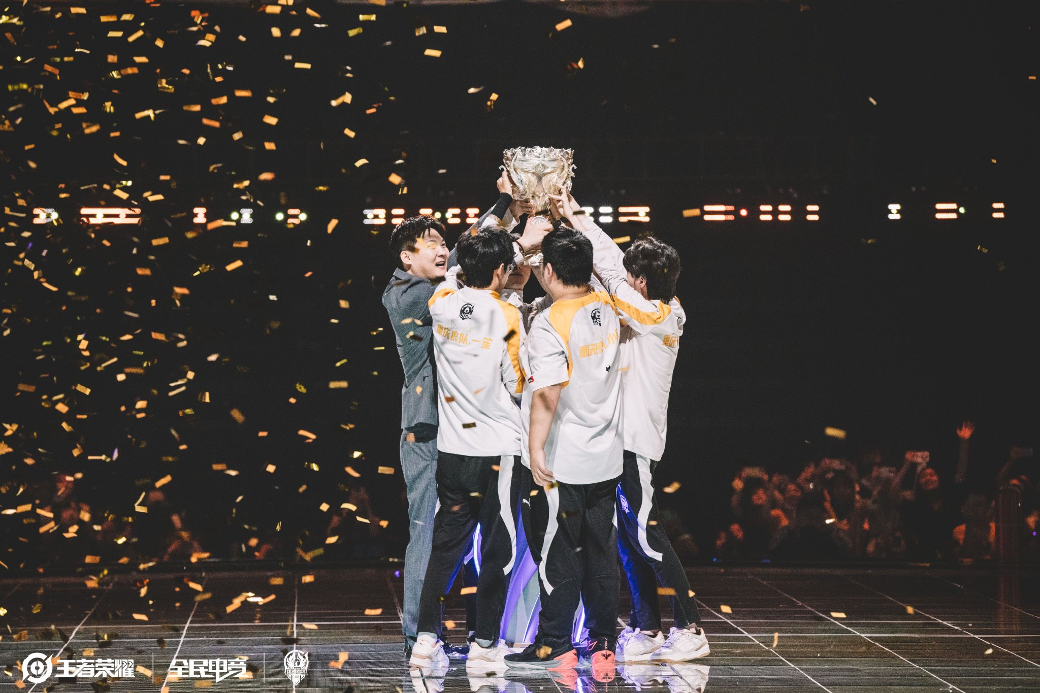 冲冠的湖人能不能留詹姆斯呢？东契奇为核心的后场里弗斯还适合吗？.