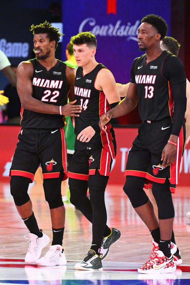 她勤奋刻苦 她勤奋刻苦